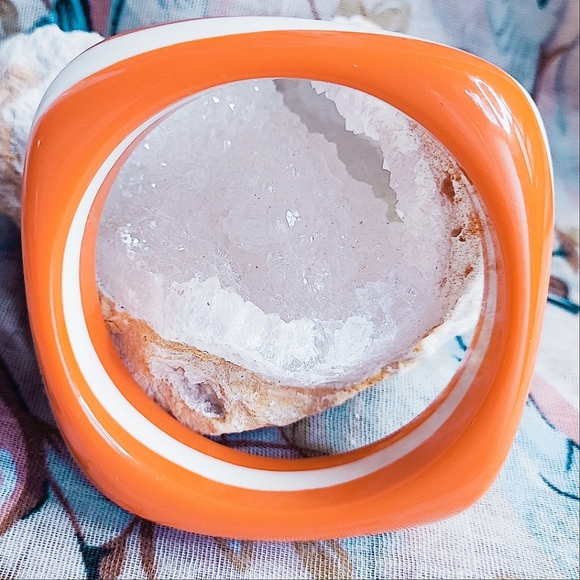 Creamy Coral White Striped Square Asymmetrical Vintage Lucite Bangle Bracelet - Picture 3 of 8